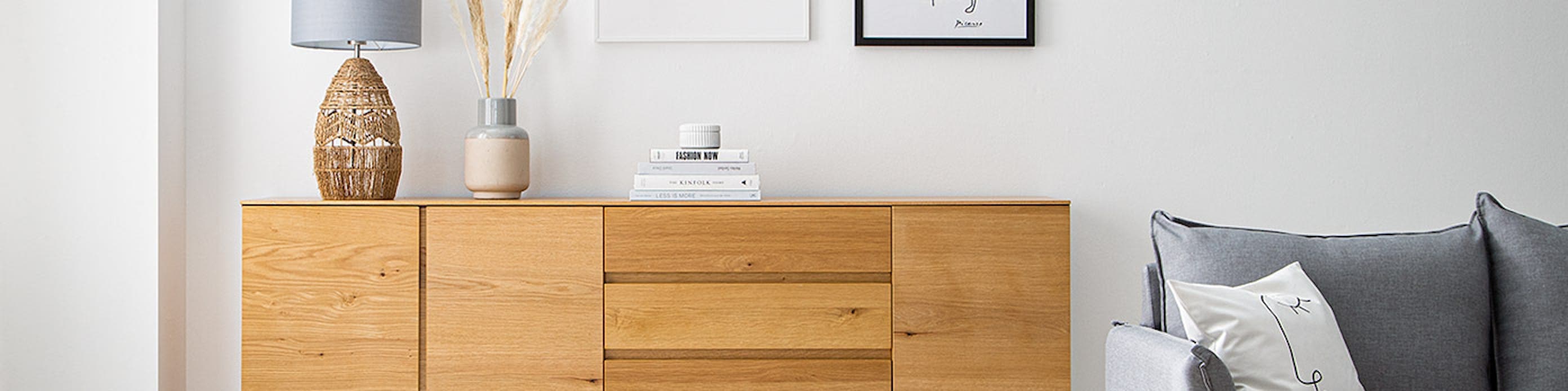 Sideboard aus hellem Massivholz