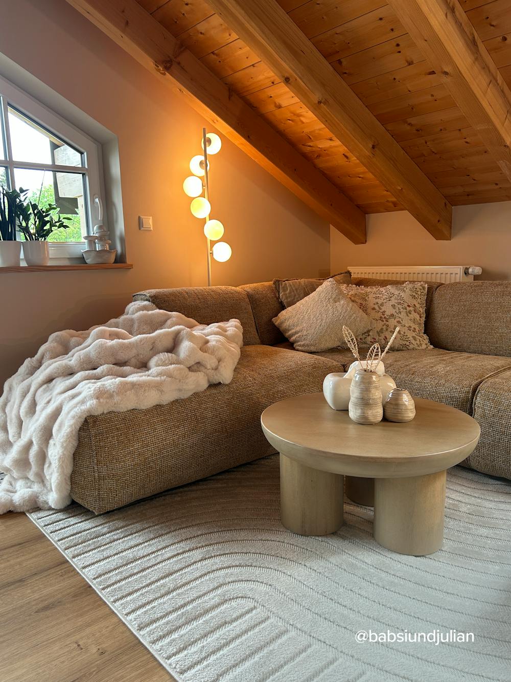 Wohnzimmer Inspiration mit Sofa und Couchtisch